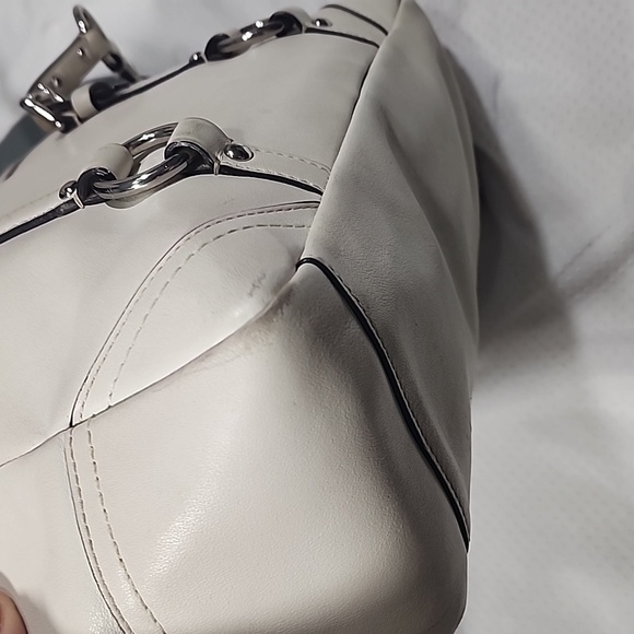 Coach F12343 Beige And Gold Leather Shoulder Tote Bag - Picture 11 of 16